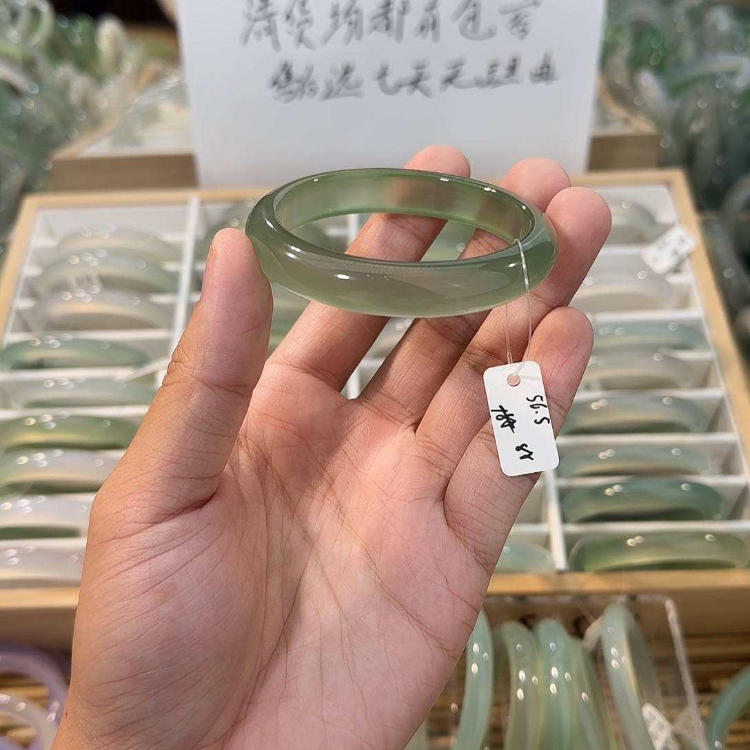 玛瑙/玉髓未镶嵌手镯圈口56.5