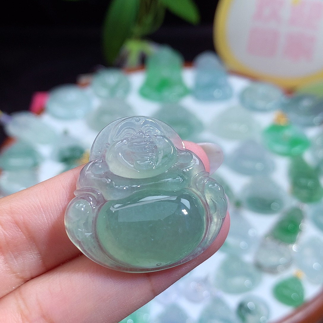 翡翠未镶嵌颈饰佛公