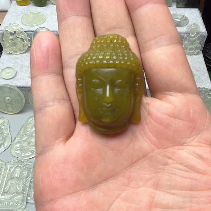 蛇纹石玉颈饰未镶嵌道***油