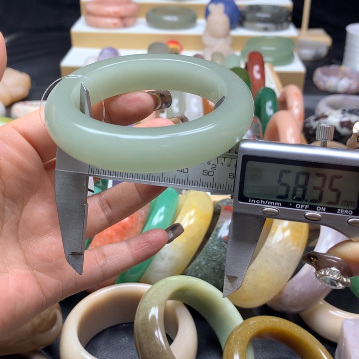 未镶嵌手镯石英质玉