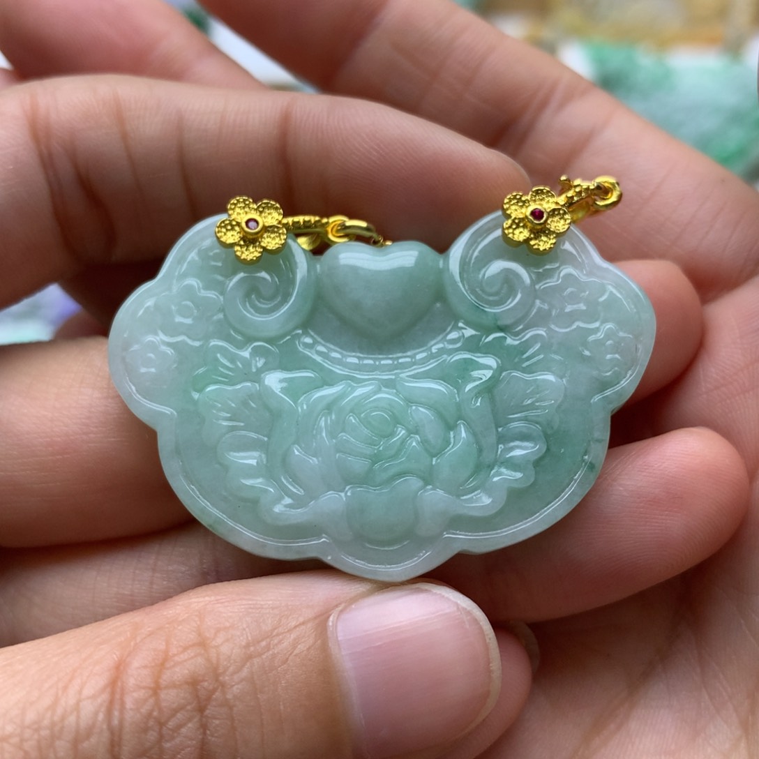 翡翠未镶嵌颈饰翡翠