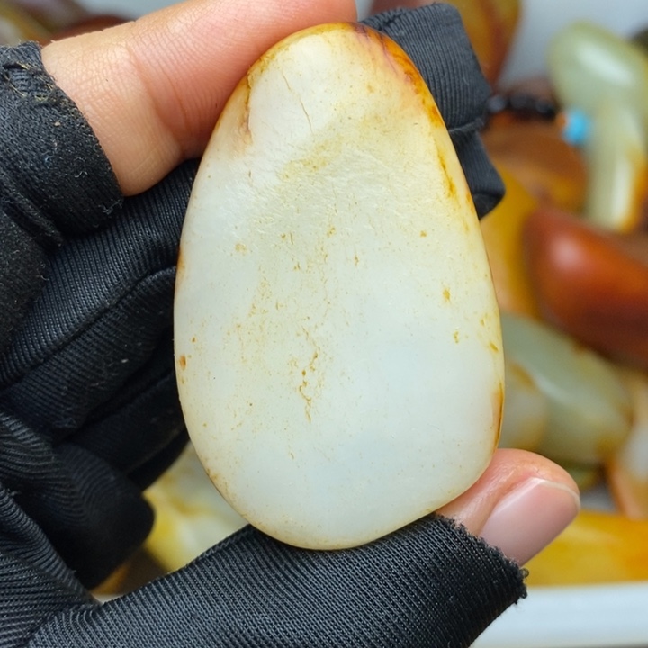 和田玉未镶嵌把件