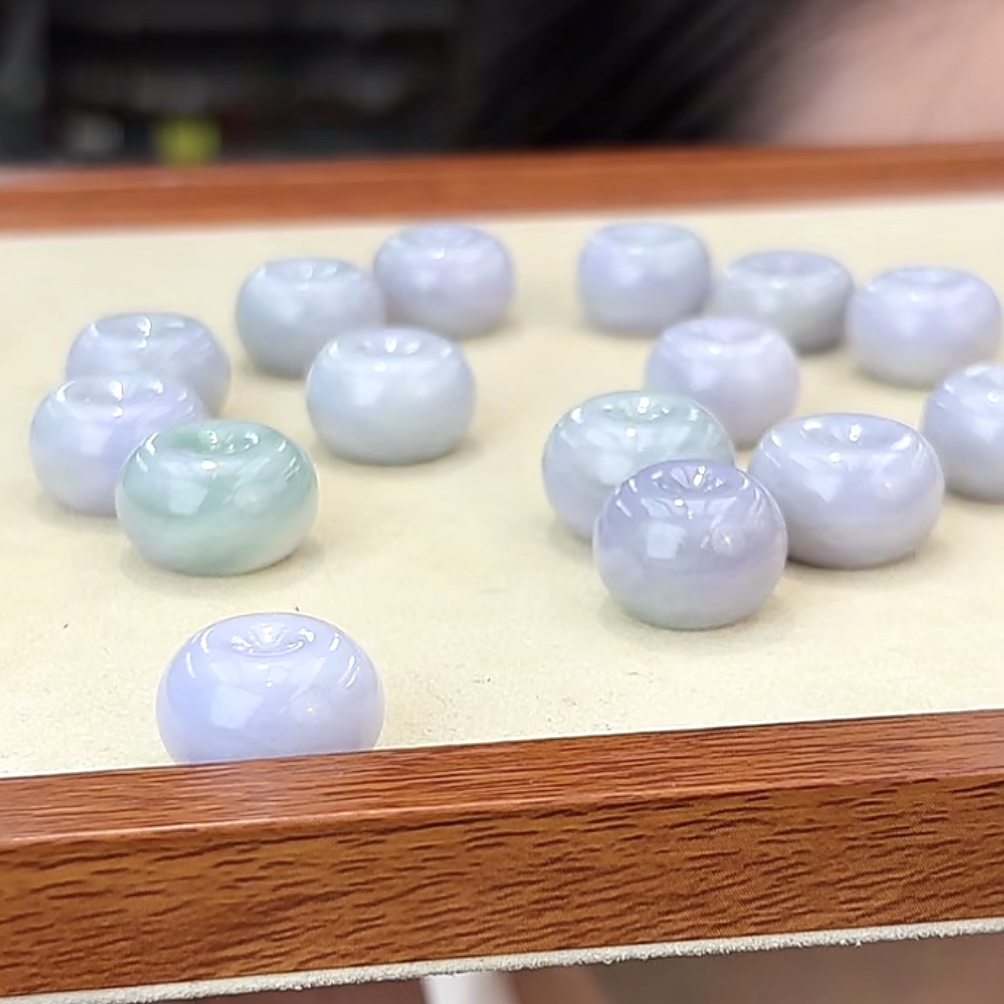 春彩平安扣·天然A货翡翠多样性发其一
