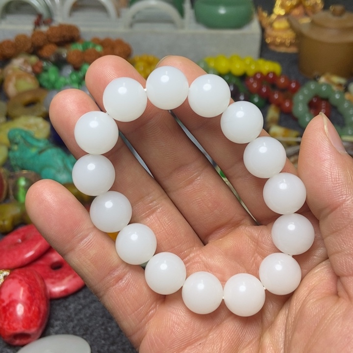 白玉菩提吊坠收藏