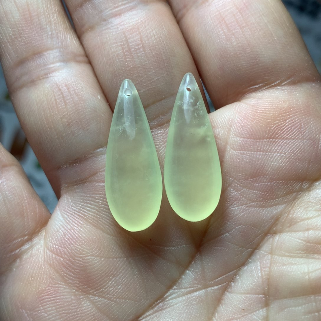 蛇纹石玉耳环未镶嵌