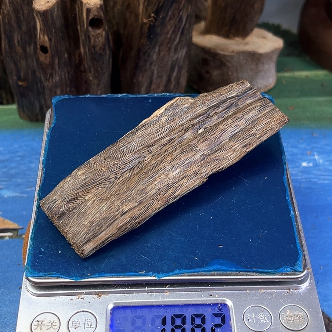 香料绿奇楠虫漏白棋28克