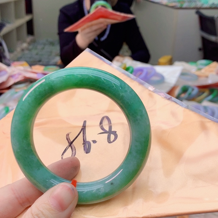 翡翠未镶嵌手镯鸢翡翠手镯