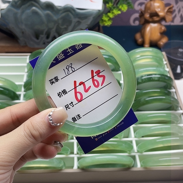 蛇纹石玉手镯未镶嵌
