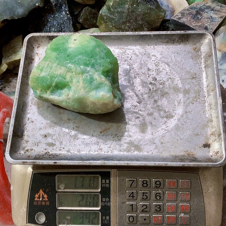 未镶嵌蛇纹石玉珠宝奇石