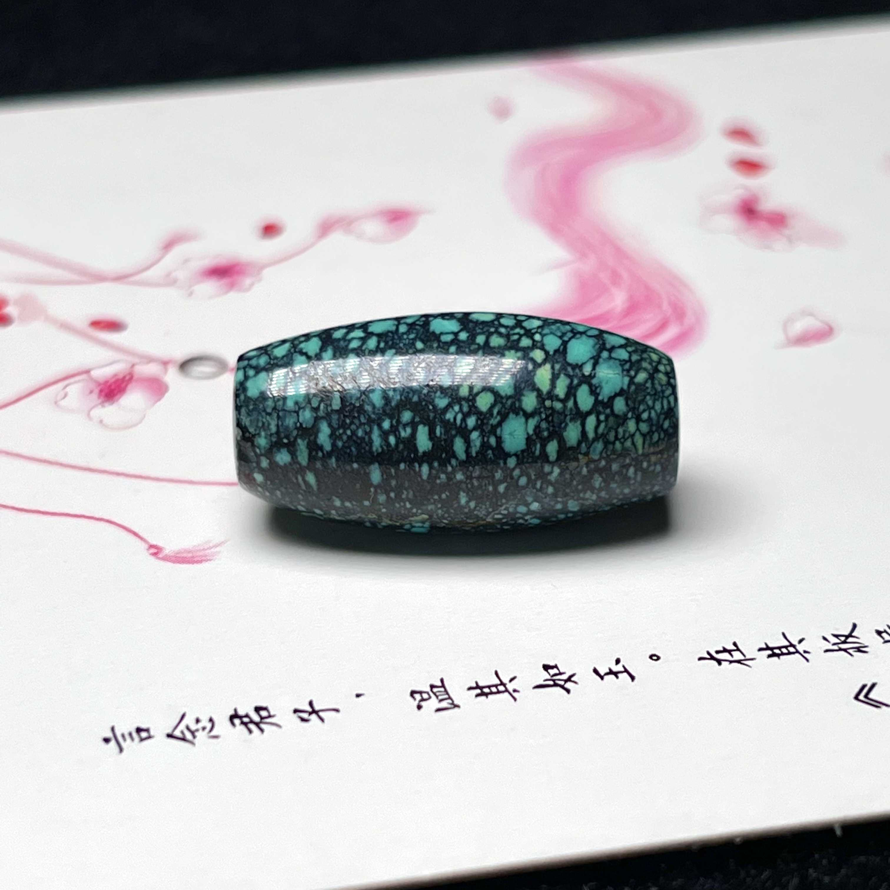 原矿高瓷无优化绿松石桶珠 对孔23直径11mm重5.4克乌蓝花细长复古