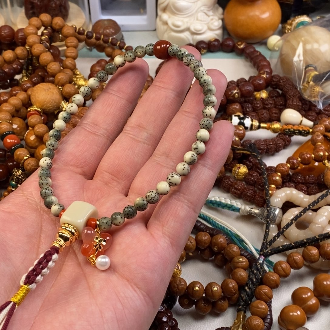 吊坠星月菩提。。。。。。。。。