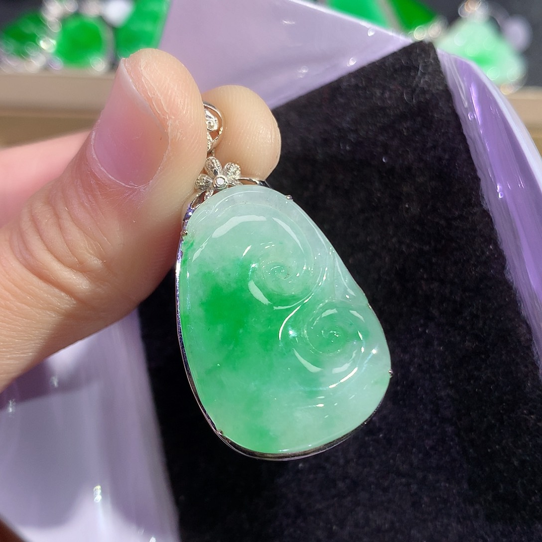 翡翠吊坠(赠链)18K金镶嵌