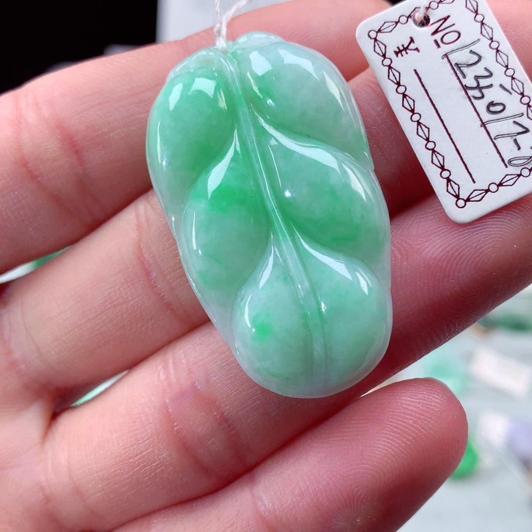 翡翠颈饰未镶嵌翡翠吊坠