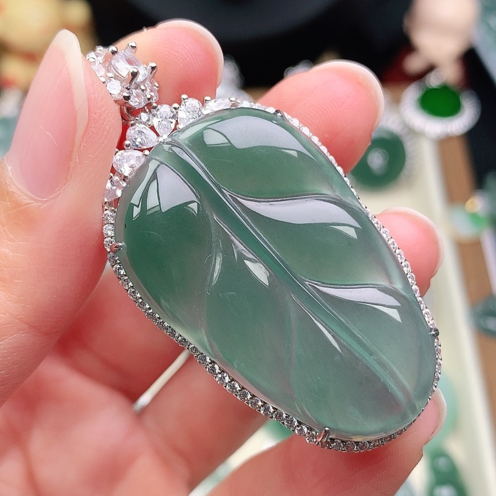 颈饰银S925镶嵌翡翠吊坠