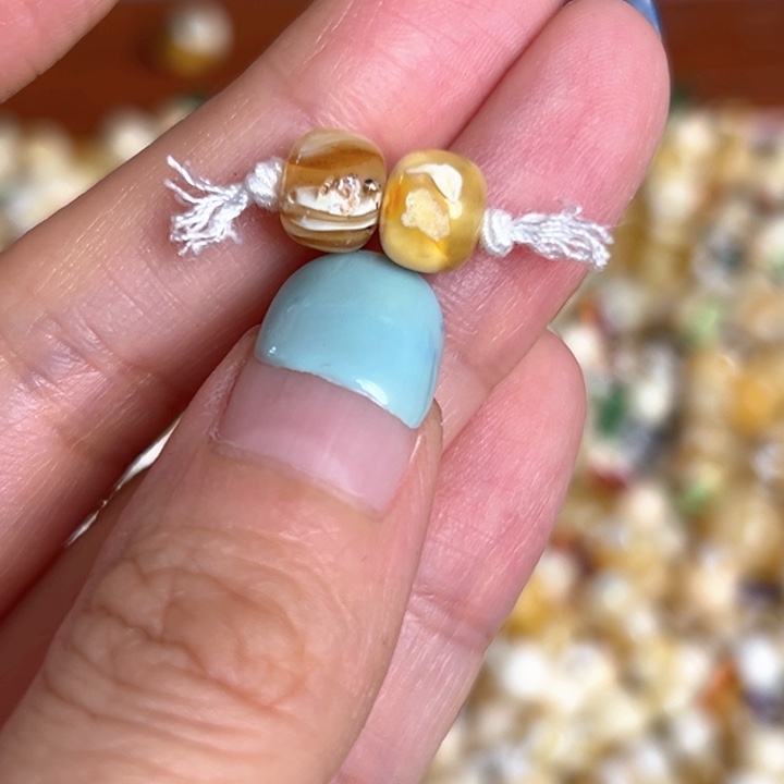 未镶嵌蜜蜡裸石7.7mm一对