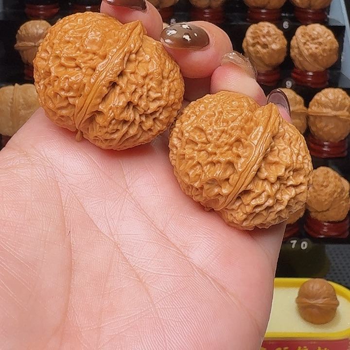 文玩核桃把件珊瑚纹元宝39尺…………02