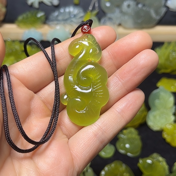*****蛇纹石玉未镶嵌颈饰