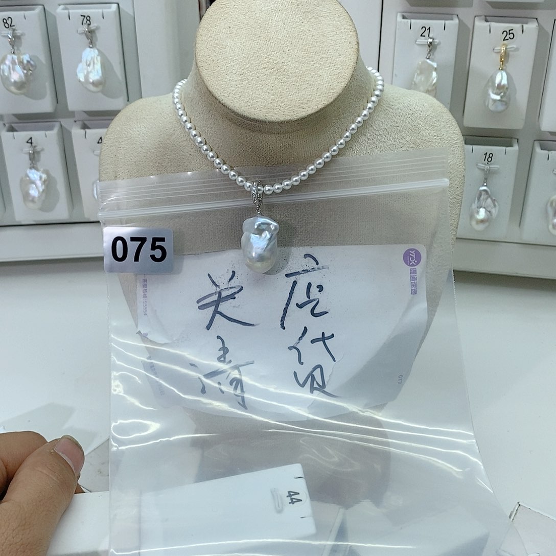 淡水珍珠颈饰合金