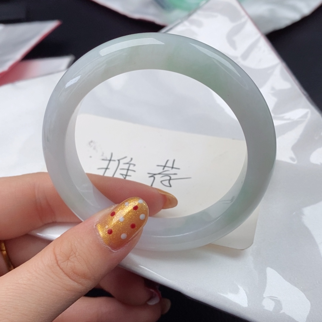 翡翠手镯未镶嵌57口