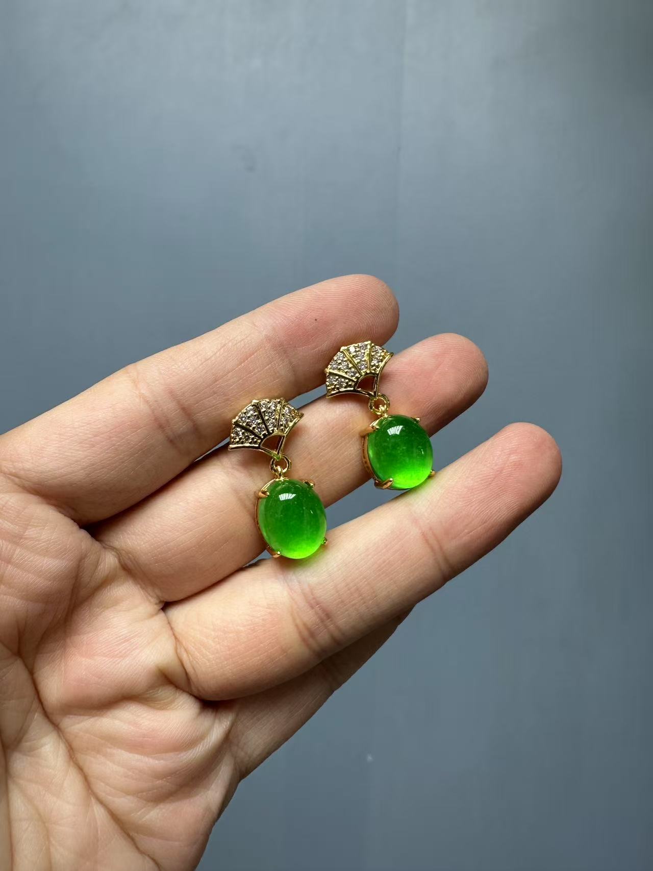 翡翠冰透14k扇子小蛋面耳针