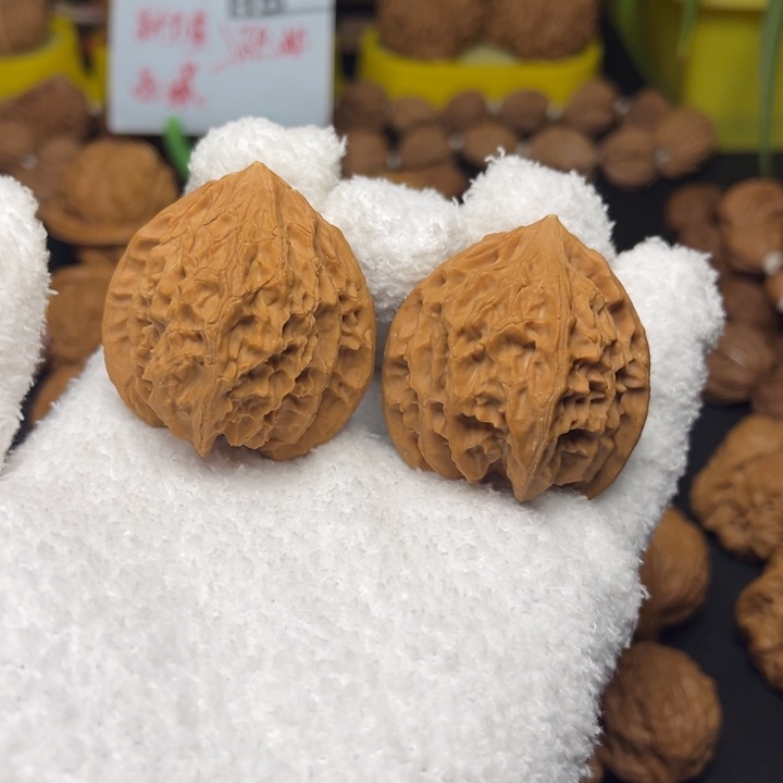 文玩核桃把件40尺【水晶灯笼】有虚尖