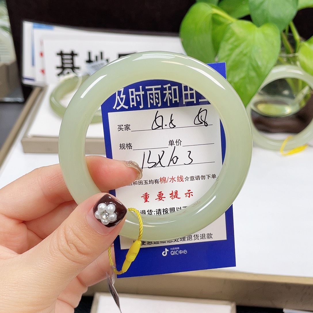 和田玉手镯未镶嵌