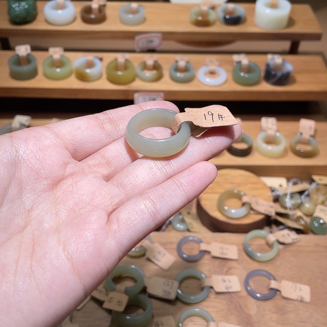 奔****和田玉未镶嵌戒指18.9