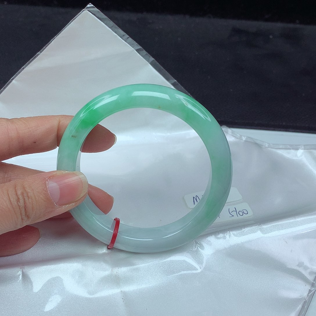 翡翠手镯（圆镯）未镶嵌57圈049