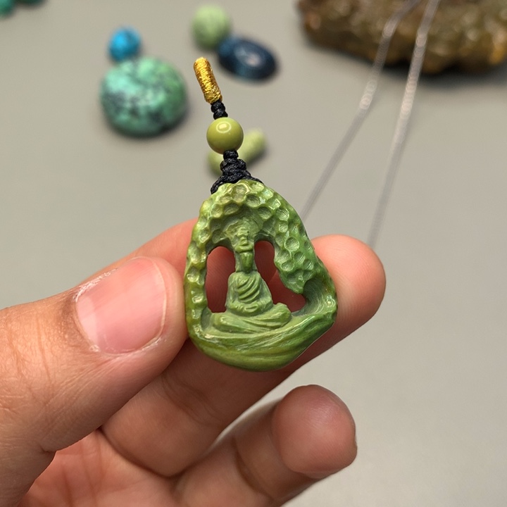 绿松石未镶嵌颈饰