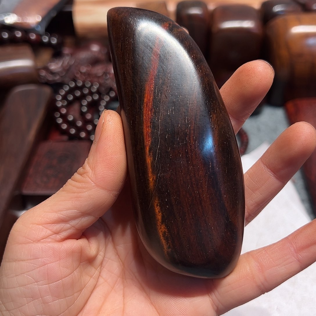 交趾黄檀（大红酸枝）鹿*