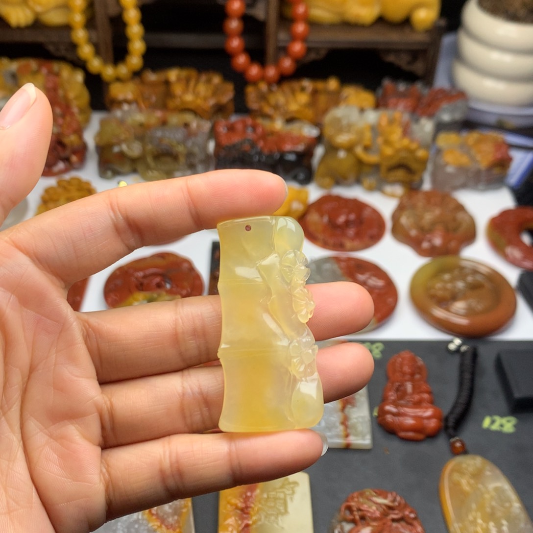 石英质玉（黄龙玉）挂件未镶嵌