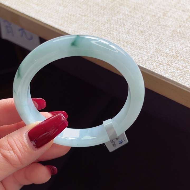 翡翠手镯未镶嵌手镯