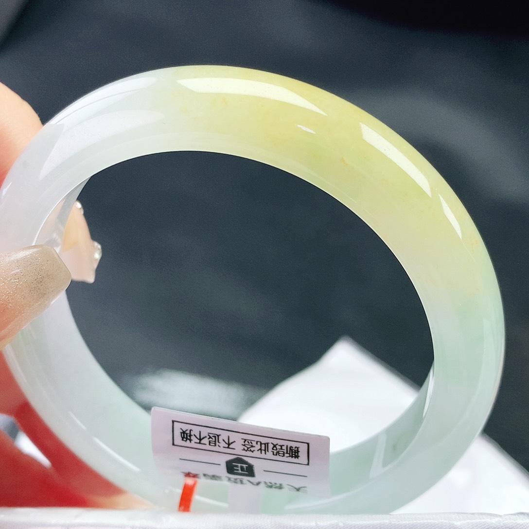 翡翠手镯未镶嵌57圈