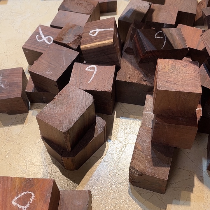 红酸枝木类端景台