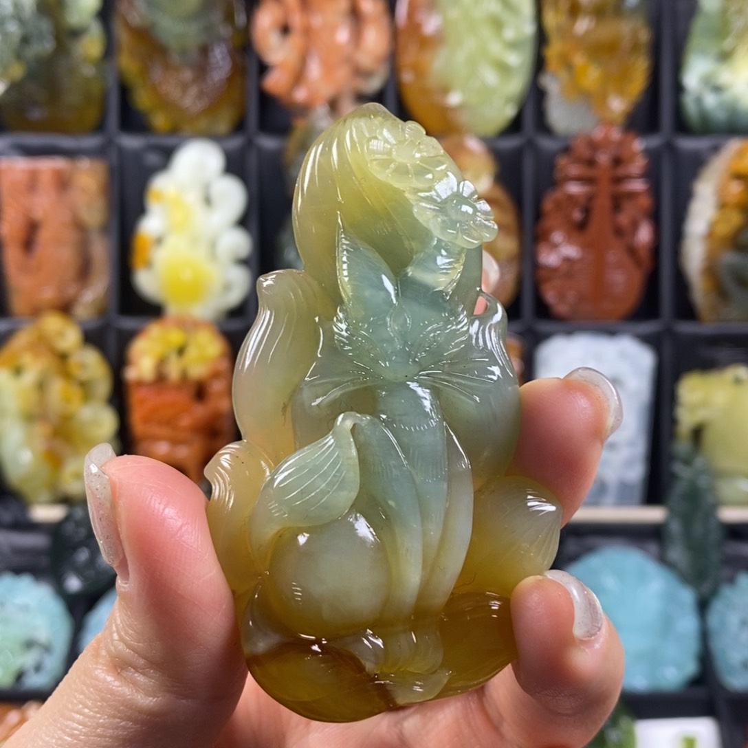 蛇纹石玉颈饰合金