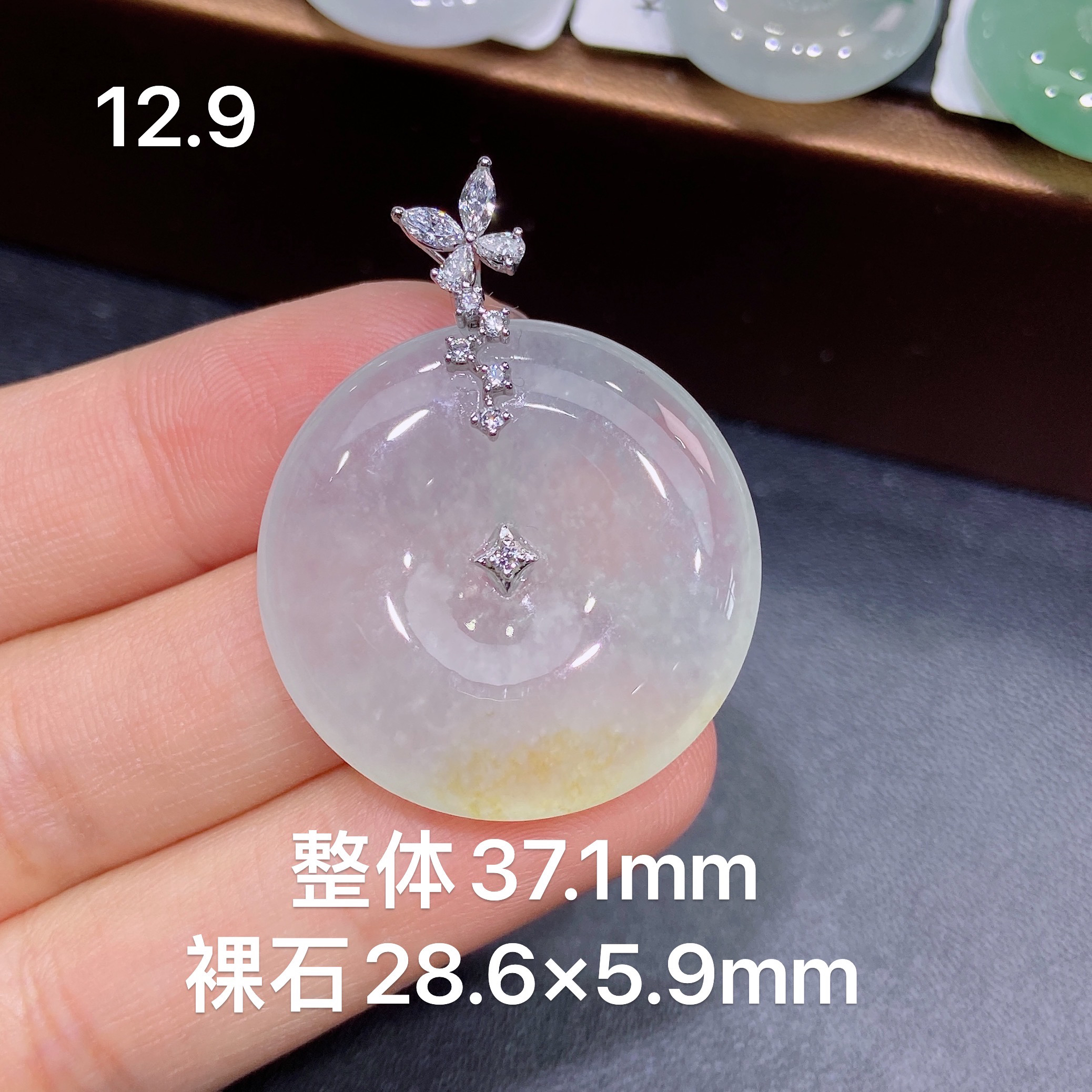 缅甸天然A货翡翠，高冰种金镶嵌扣头 飘黄翡雪花棉平安扣吊坠冰透Z