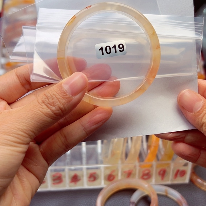 玛瑙/玉髓手镯未镶嵌瑶**树