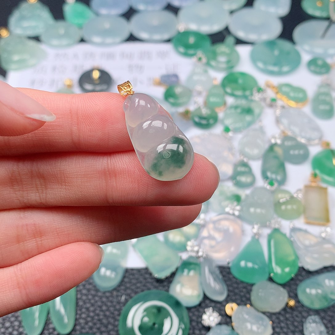 翡翠颈饰18K金镶嵌天然翡翠