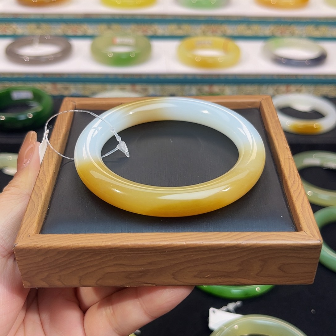 未镶嵌手镯和田玉-糖白手镯圆条