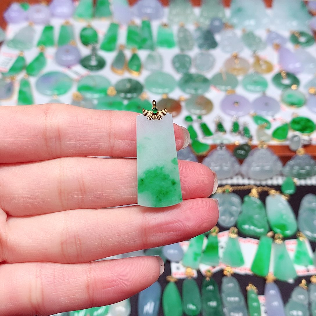 翡翠颈饰18K金镶嵌天然翡翠A货