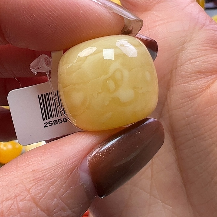 蜜蜡未镶嵌珠宝奇石