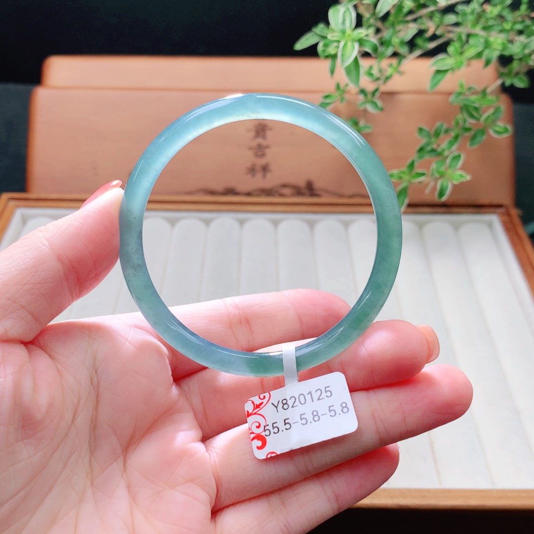 未镶嵌手镯（圆镯）翡翠