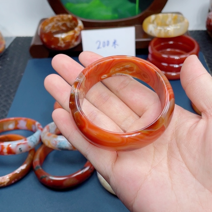 玛瑙/玉髓手镯未镶嵌56