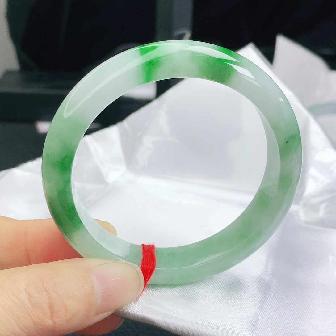 翡翠手镯未镶嵌正