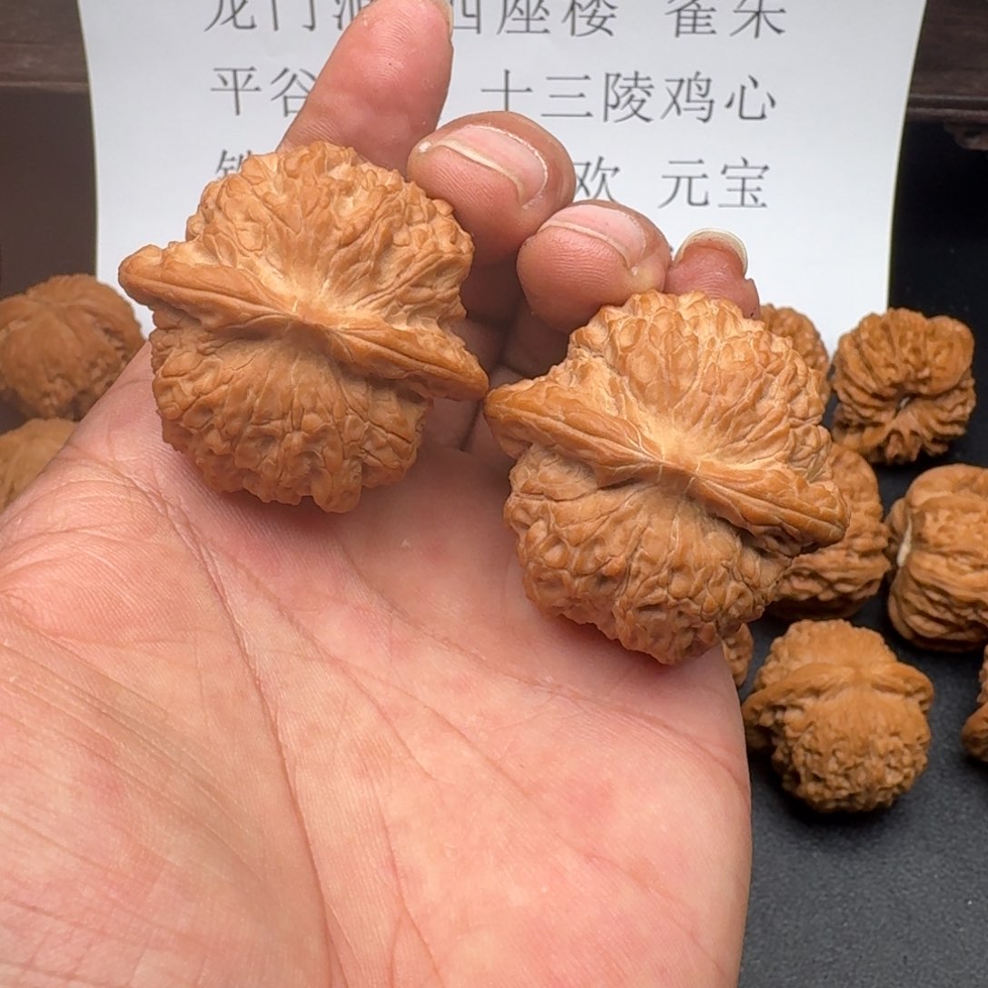 文玩核桃吊坠潘*斯血麒麟42