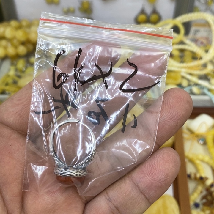 蜜蜡足银镶嵌裸石戒指