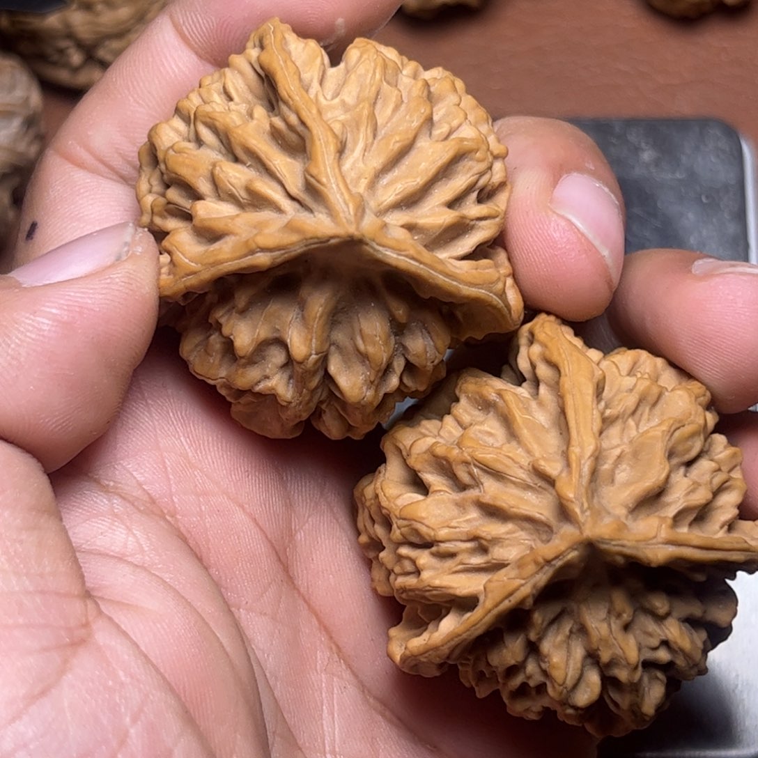 吊坠文玩核桃帝王三棱官帽狮子头