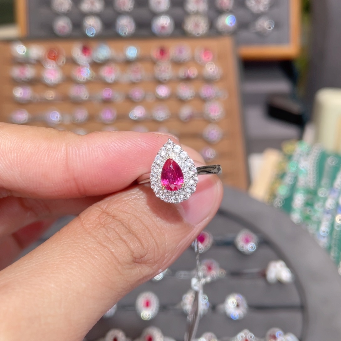 红宝石戒指18K金镶嵌0.79ct 无烧