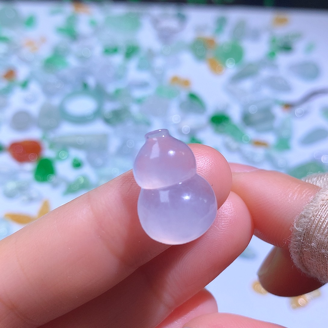 翡翠未镶嵌颈饰葫芦