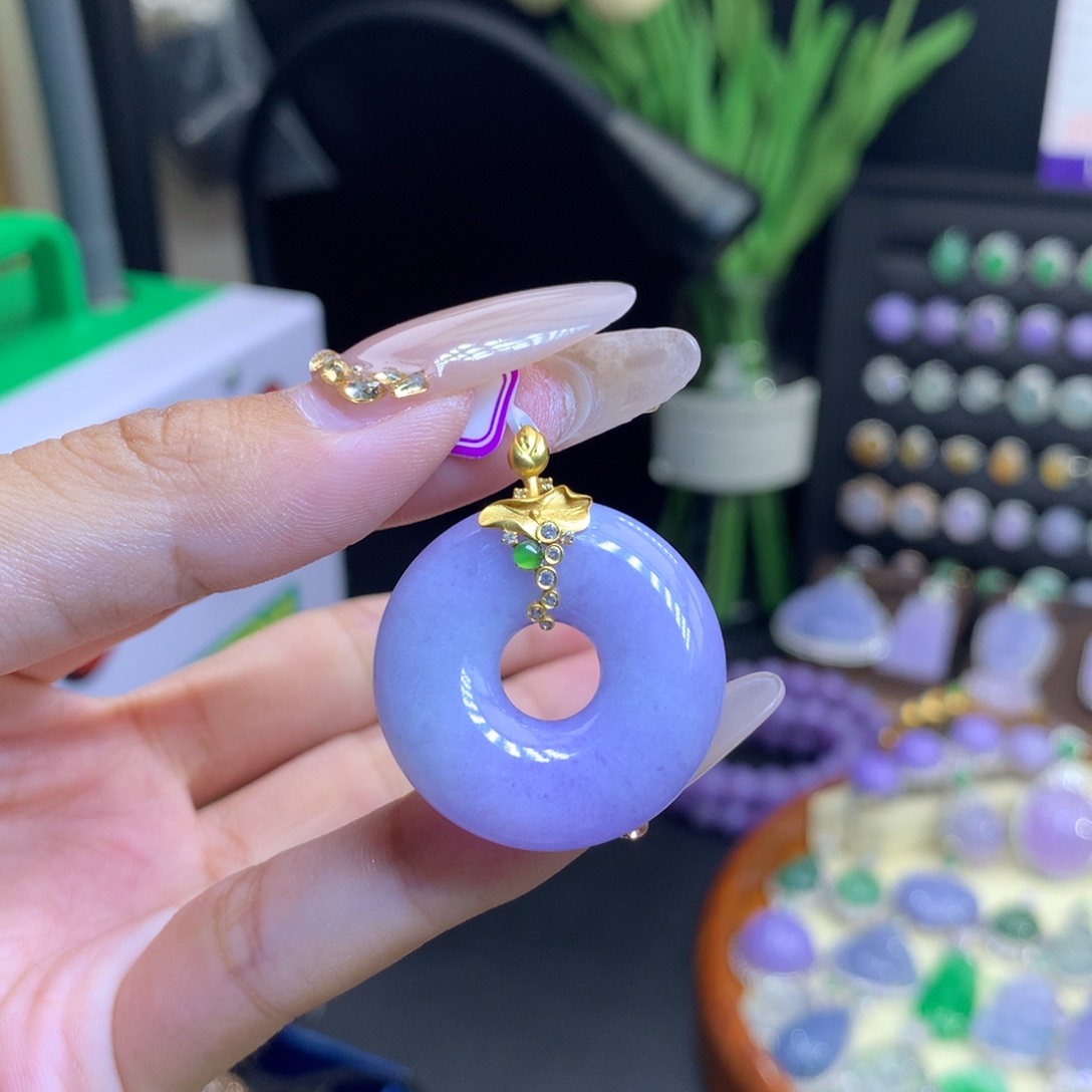 翡翠18K金镶嵌颈饰